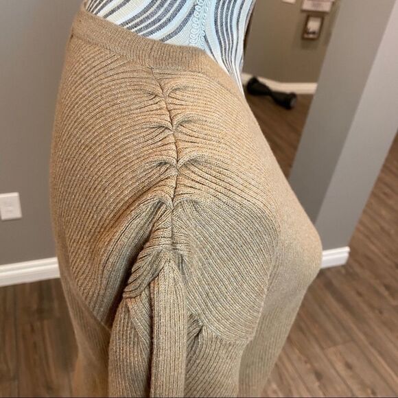 Fred & Sibel Crossover Sweater XS Camel - Picture 7 of 16